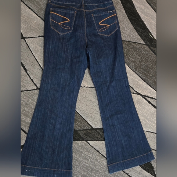 Women's Flared Jeans - Picture 5 of 6